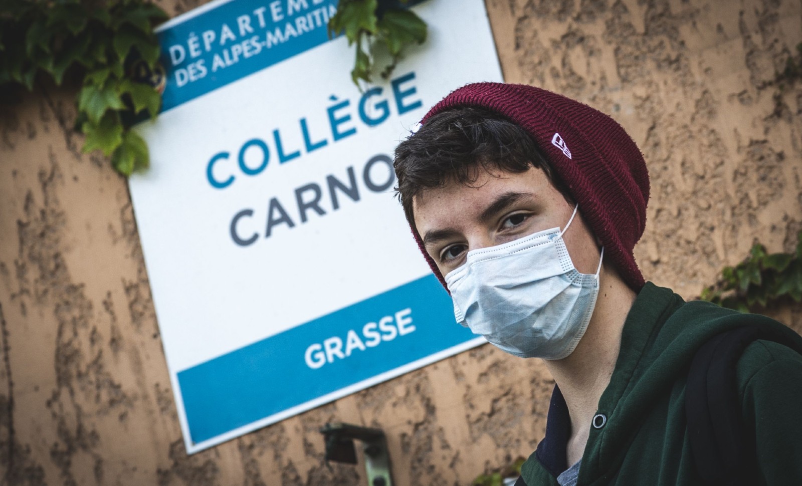 A Grasse, un collégien attend ses profs avec impatience pour la reprise des cours © Frederic DIDES/SIPA Numéro de reportage: 00958261_000015