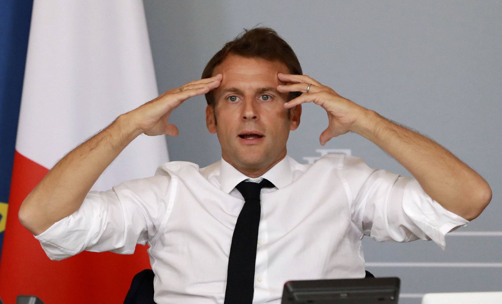 Le déconfinement du monde de la culture, quelle prise de tête ! Emmanuel Macron, en visioconférence avec les artistes, hier © Ludovic Marin/AP/SIPA Numéro de reportage: AP22453255_000004