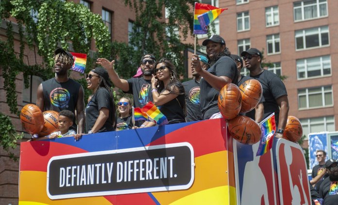 NBA-Inclusive-Stars-defile