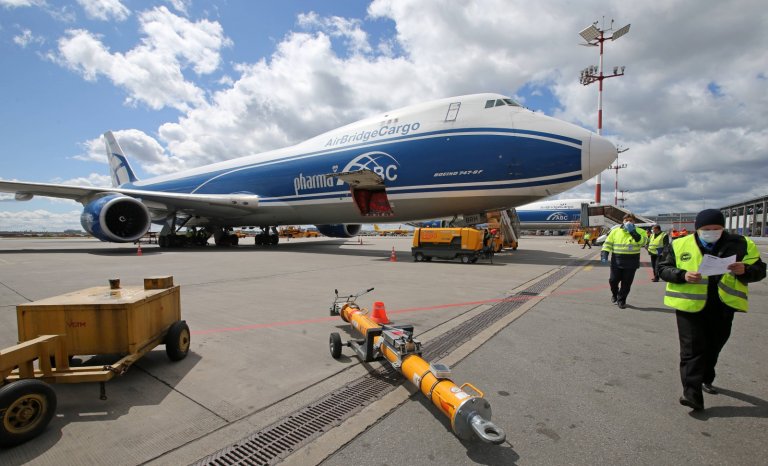 « Le fret avionné voyage pour moitié dans les soutes, et comme les avions de passagers ne volent plus, les prix ont explosé »