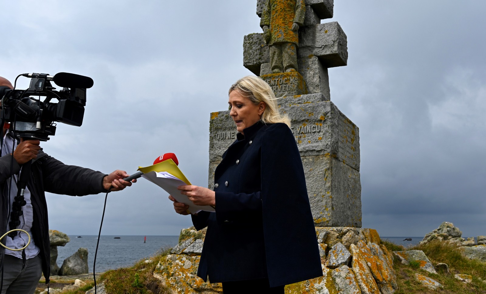 Marine Le Pen en déplacement sur l'Ile de Sein, le 17 juin 2020 © DAMIEN MEYER / AFP