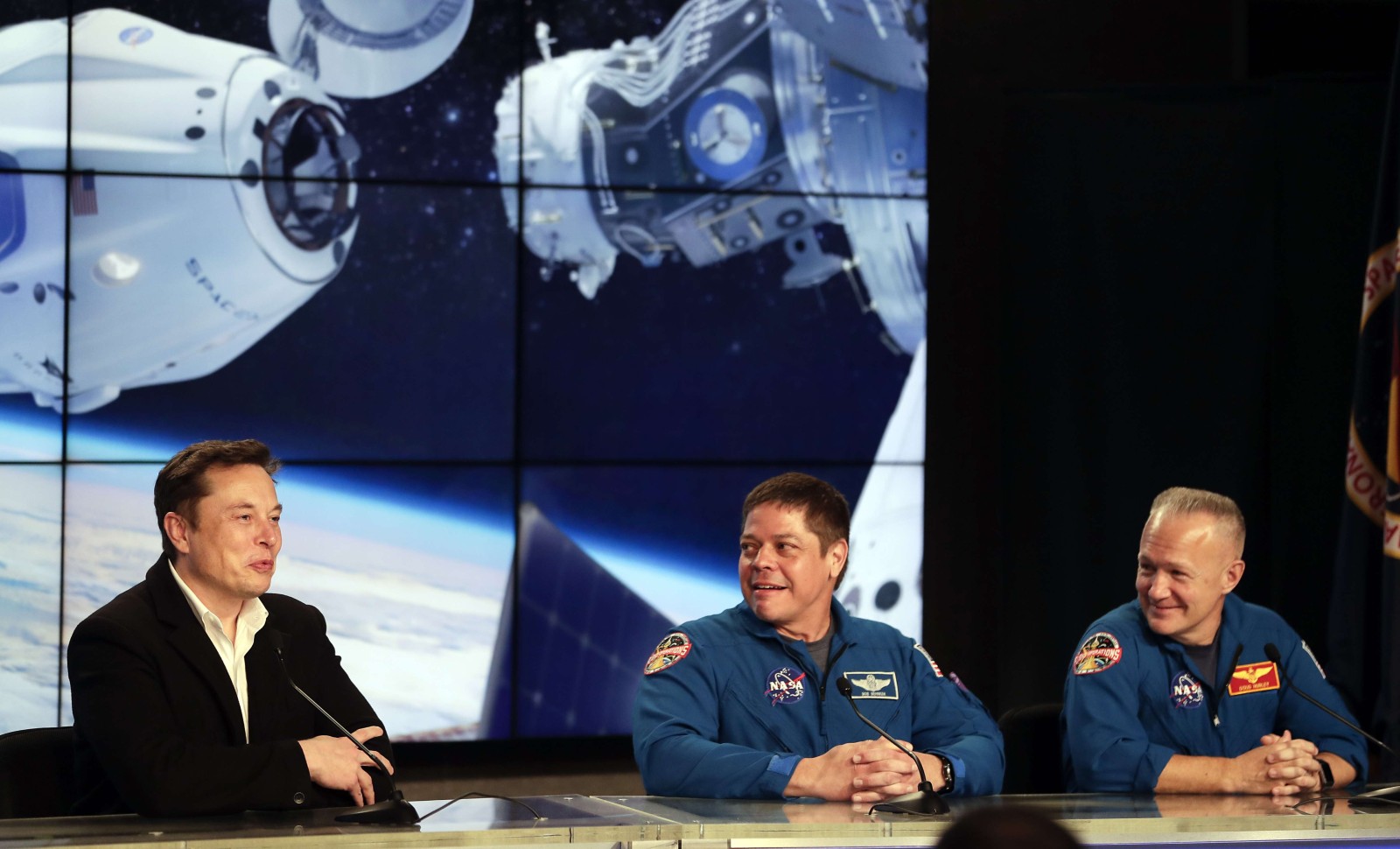 Elon Musk, et les astronautes Bob Behnken et Doug Hurley, le 2 mars 2019 © John Raoux/AP/SIPA AP22308474_000020