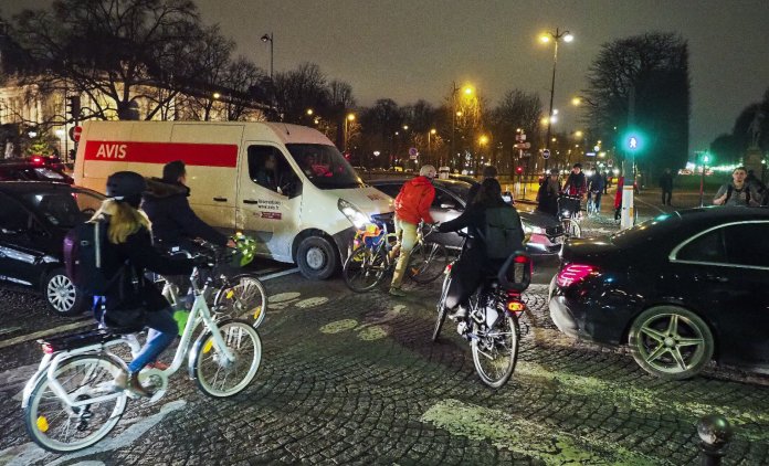 velo-roi-paris-pietons