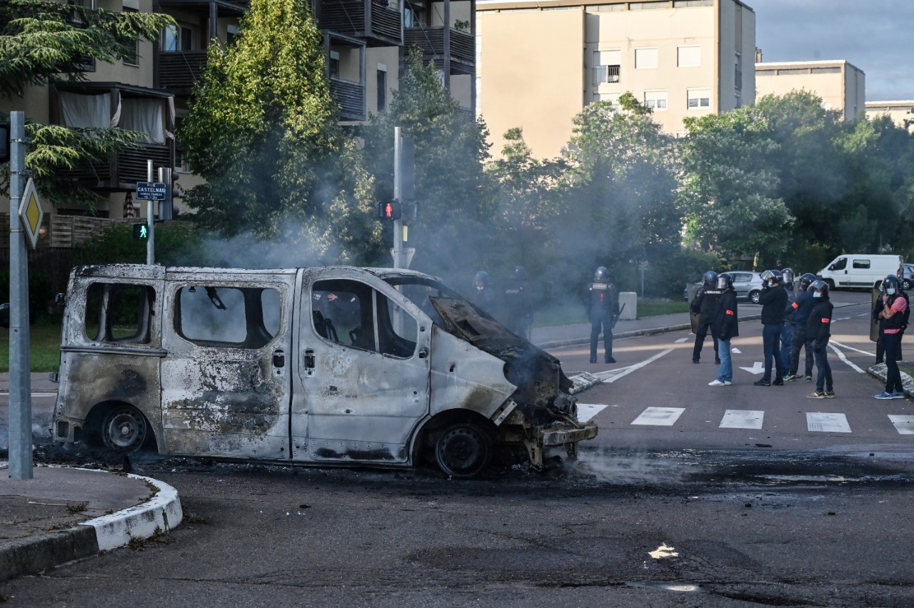 Quartier des Grésilles à Dijon, 15 juin 2020 : opération de police, après quatre journées de violences intercommunautaires sur fond de trafic de drogue. © PHILIPPE DESMAZES / AFP