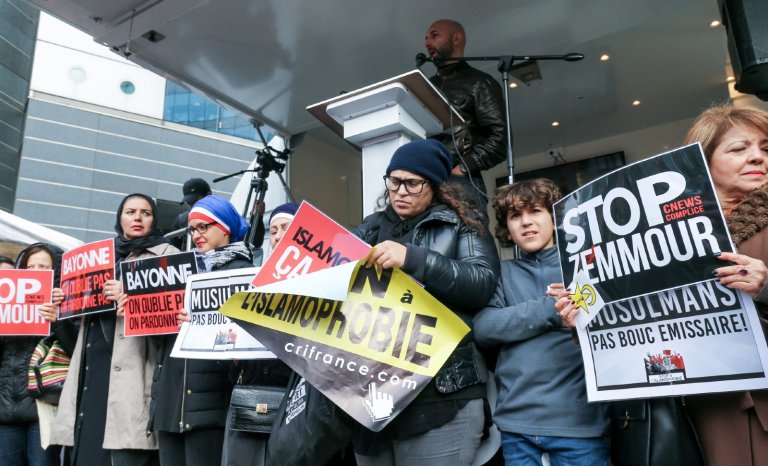 Des journalistes de Télérama passent au crible CNews, la «Fox News française», selon eux