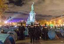 Et en même temps, il fallait bien l’évacuer cette place de la République…