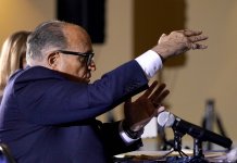 Donald Trump: objectif Cour suprême Rudi Giuliani, l'avocat de Trump, devant