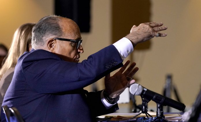 Rudi Giuliani, l'avocat de Trump, devant