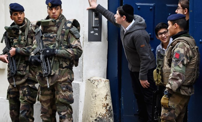 militaires-ecole-juive-paris