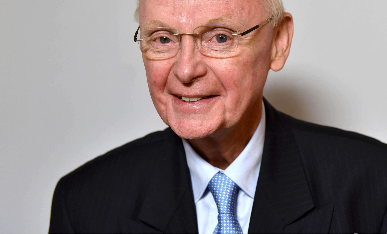 Patrick Stefanini propose d’obliger les candidats à l’asile à faire leur demande hors de France