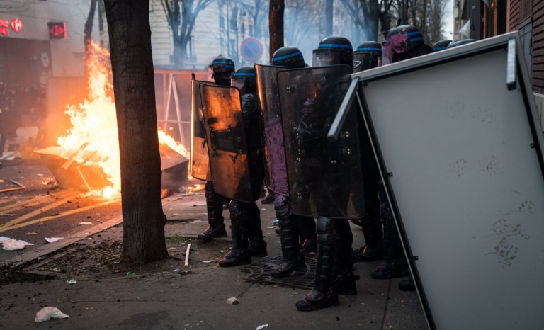 Et voici que s&rsquo;avance l&rsquo;inquisition policière