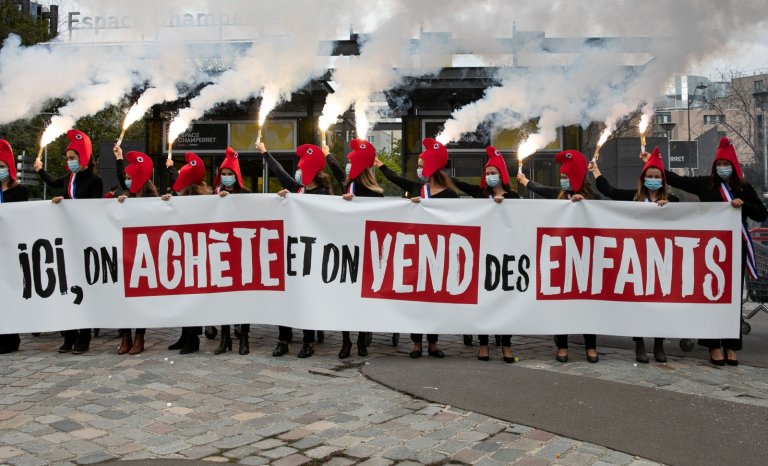 Pour changer la société, Macron déconstruit la famille