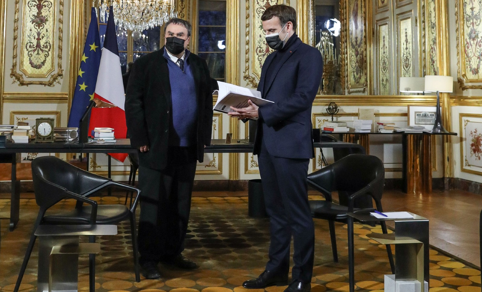 Benjamin Stora remet son rapport au président Macron, le 20 janvier 2021, Palais de l'Elysée   © STEPHANE LEMOUTON-POOL/SIPA Numéro de reportage  : 01000815_000010