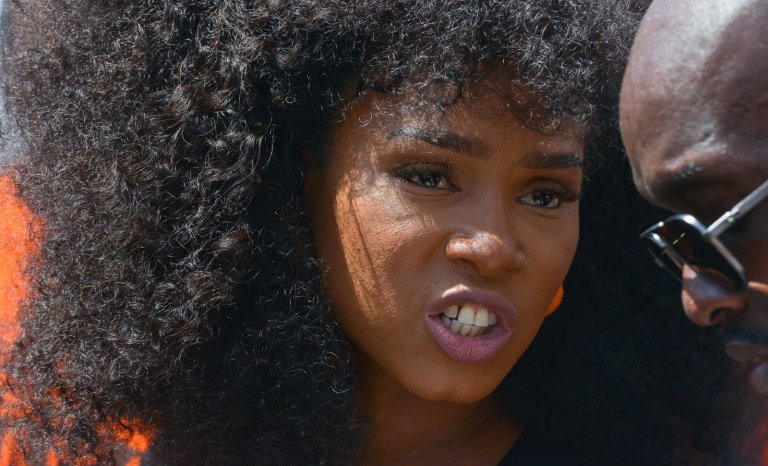 Assa Traoré lance un appel contre la France dans le magazine « Jeune Afrique »