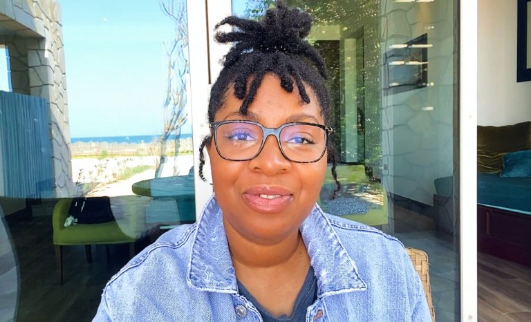 “Moi et la suprématie blanche”: un livre de coaching antiraciste et de développement personnel