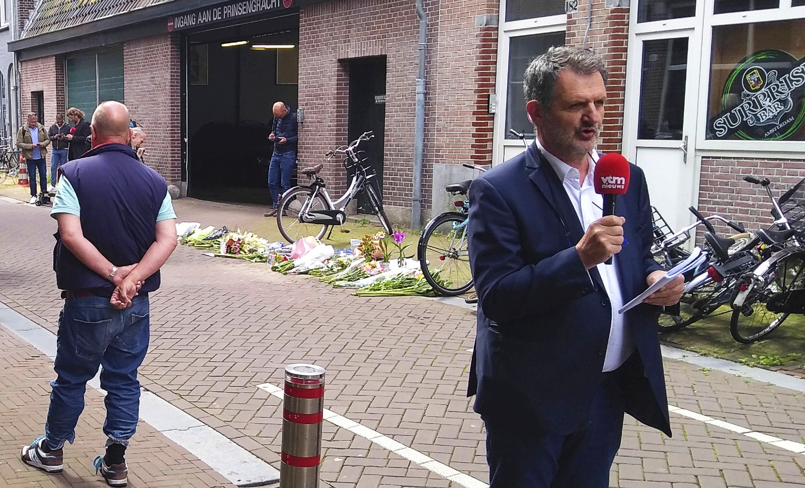 Qui est Peter R. de Vries, ce journaliste agressé aux Pays-Bas?