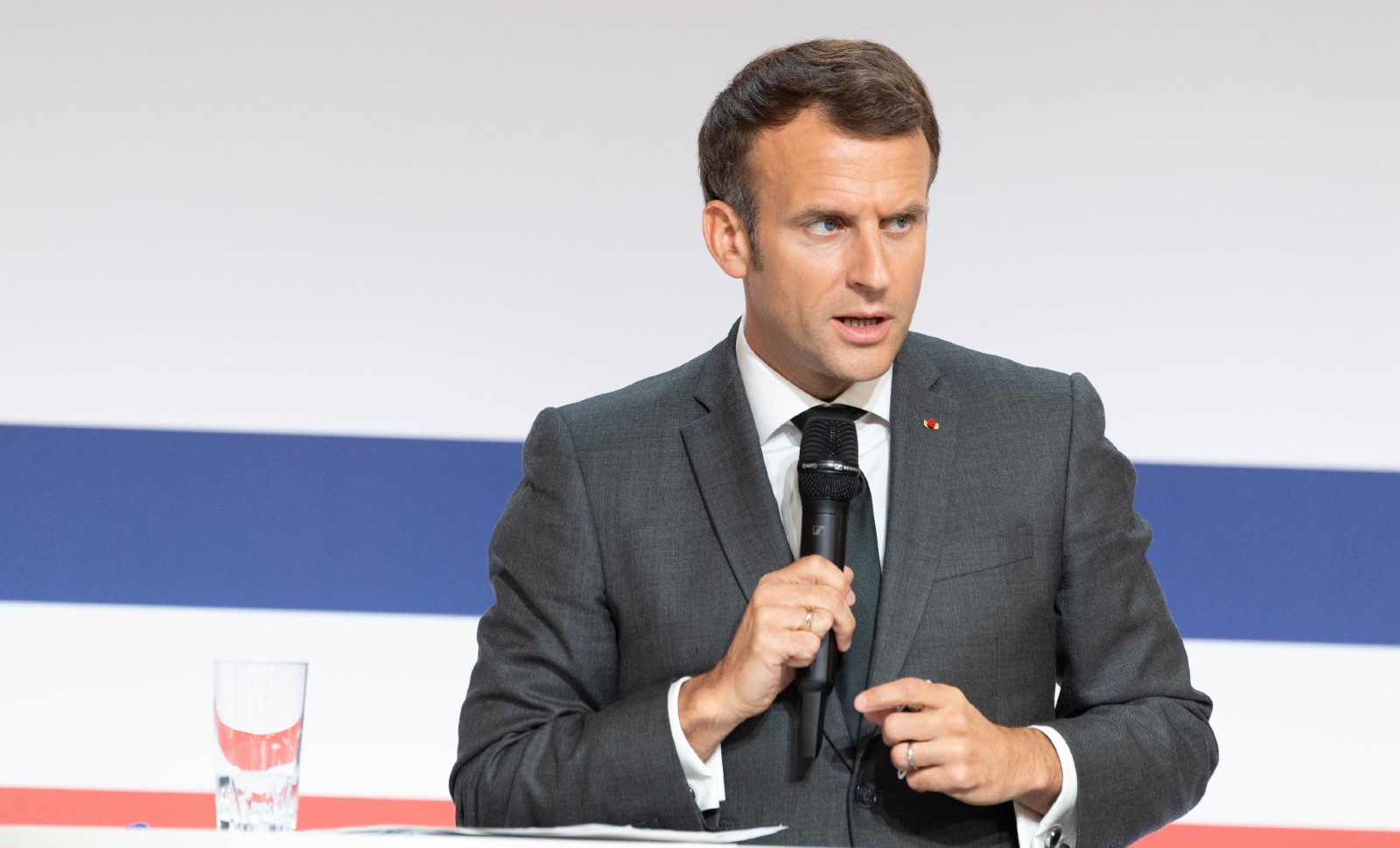 Annonce d’une deuxième candidature: Macron prend-il les citoyens pour des imbéciles?