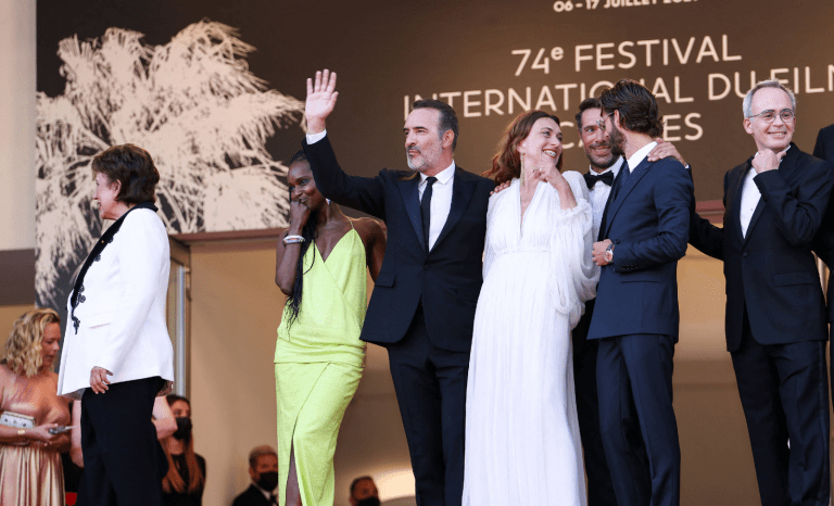 OSS 117: permis de ronronner