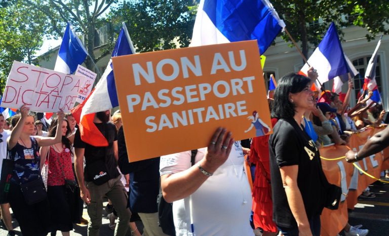 Le passe sanitaire, vers une surveillance numérique de la société