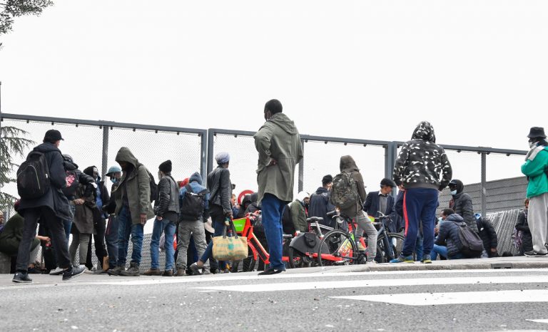 Jardins d’Éole: face à un millier de toxicomanes, les habitants du nord de Paris abandonnés