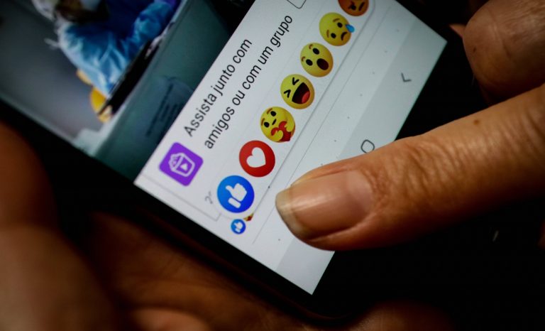 Facebook : l’emoji de la droite conquérante