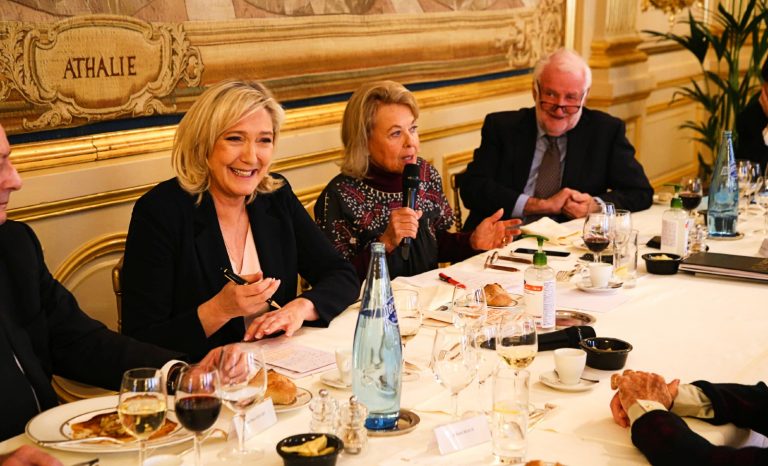 Marine Le Pen fait-elle encore peur aux patrons?