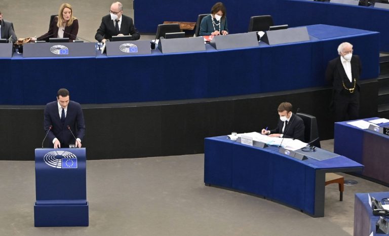 À l’évidence, pour Macron, la France ne lui suffit plus !