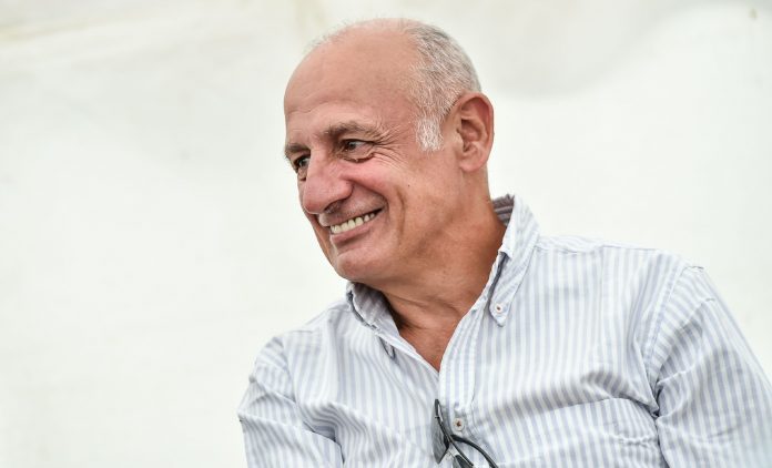 jean-michel-apathie-francais-puent-des-pieds