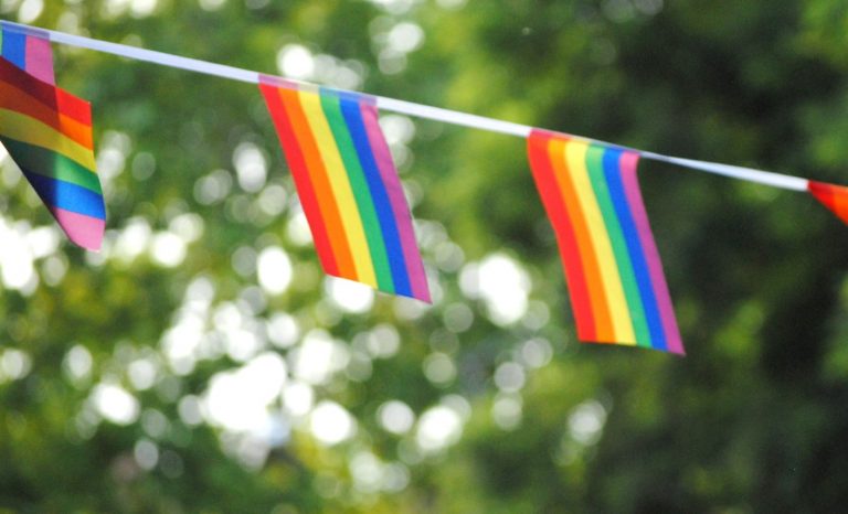 Peut-on encore être militant LGBT sans être woke?