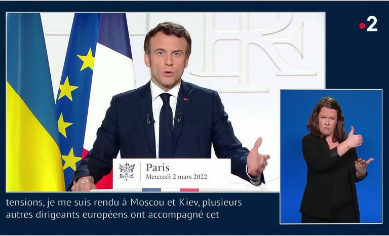 Ne laissons pas M. Macron totalement fuir le débat national!