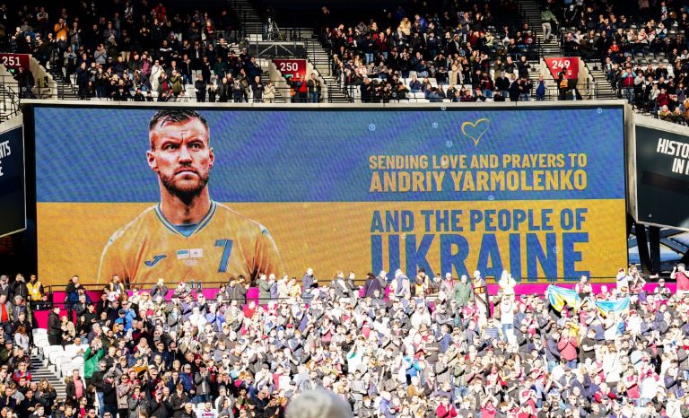 La guerre en Ukraine, c’est mal: merci pour l’info les footeux!