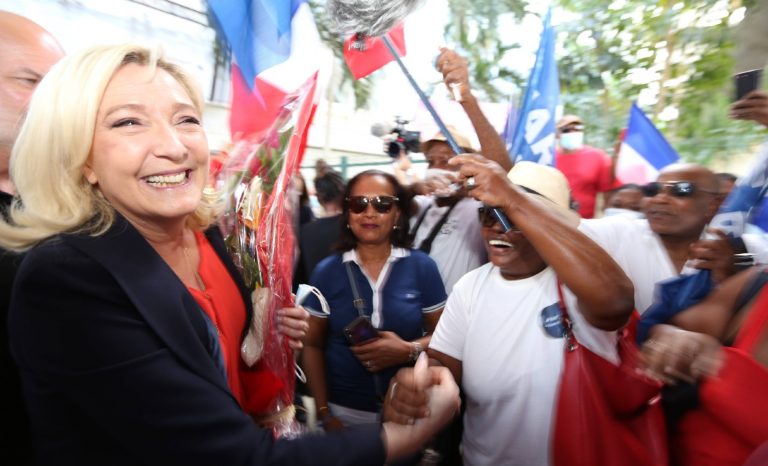 Marine Le Pen en Guadeloupe: ah, les lâches!