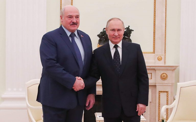 Pourquoi Vladimir Poutine voit-il des «nazis» en Ukraine?