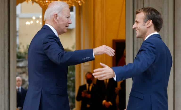 Macron, trop m’as-tu-vu pour les étrangers