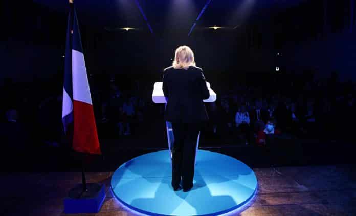 marine-le-pen-droite