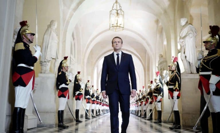 Macron brouillé avec le passé, le sien et le nôtre