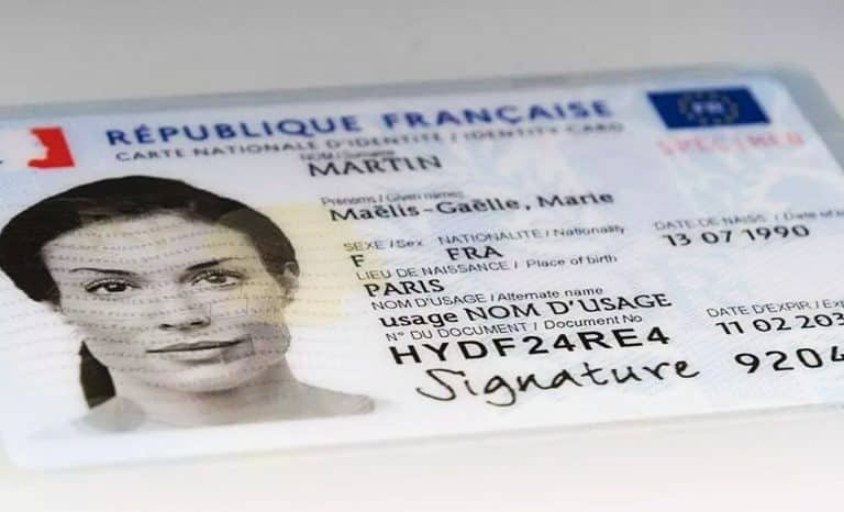 Bilinguisme franco-anglais de la carte d’identité: une forfaiture