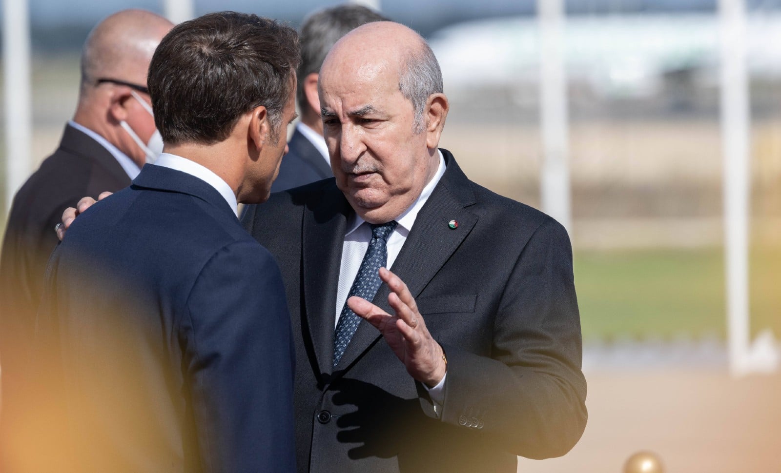 Macron s’embourbe en Algérie