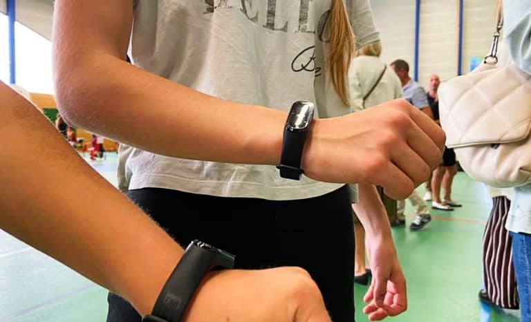 Sarthe: les collégiens auront un bracelet électronique!