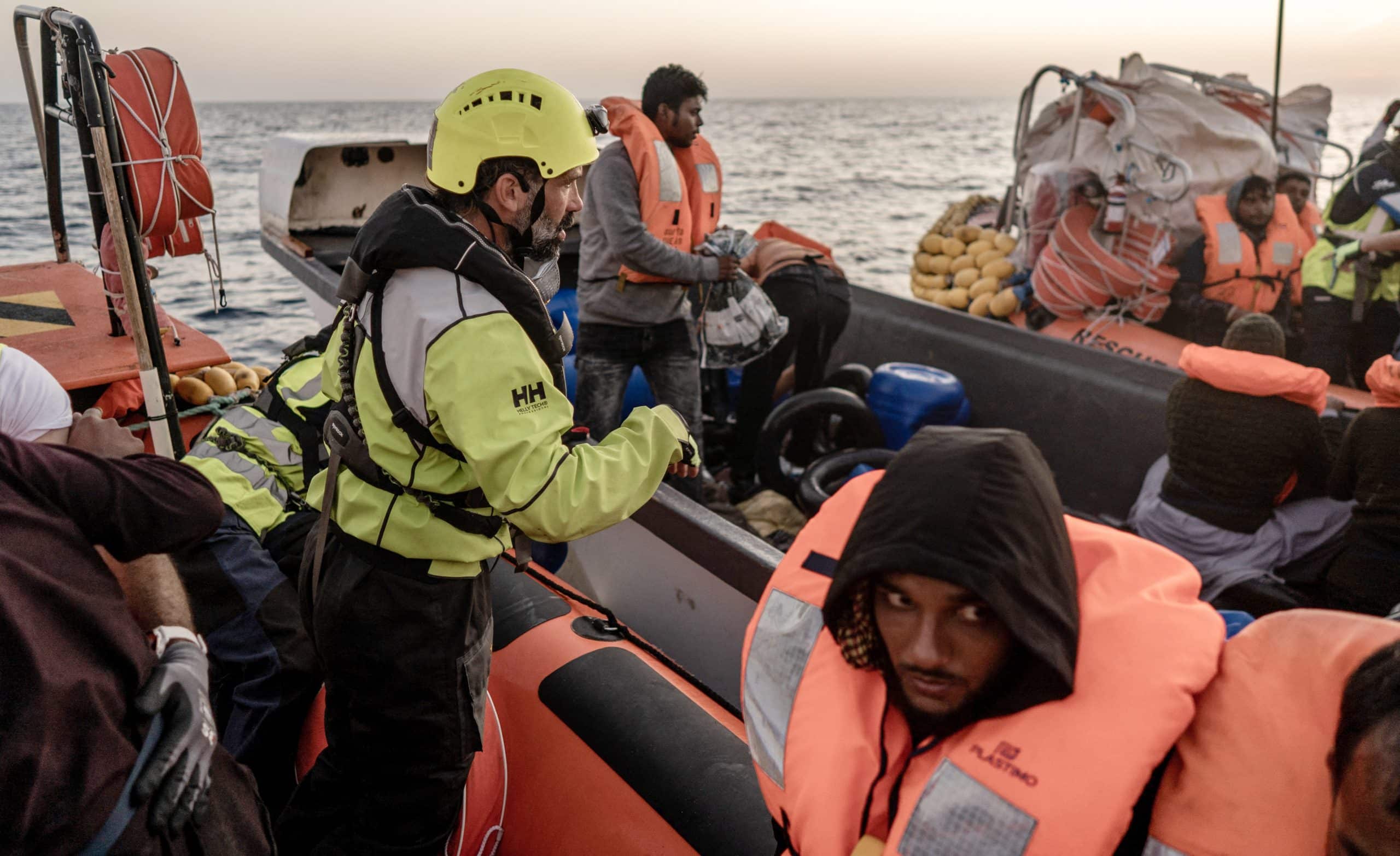 Migrants: des ONG en roue libre