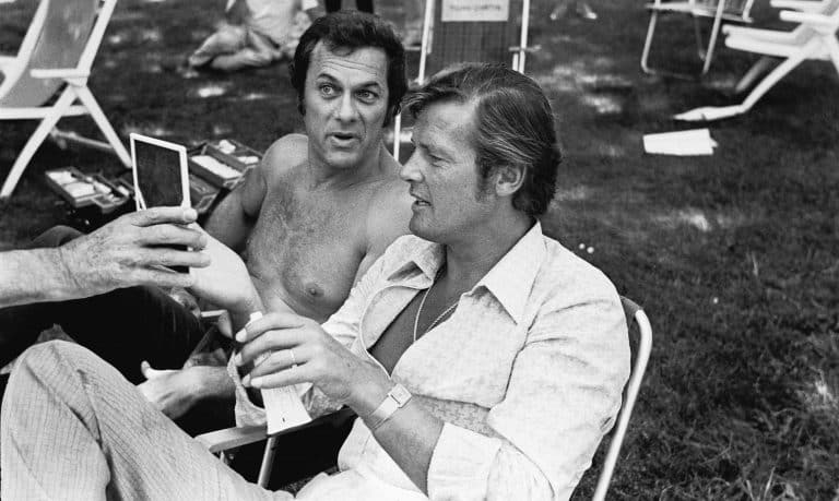 Au service de « Ta Majesté »