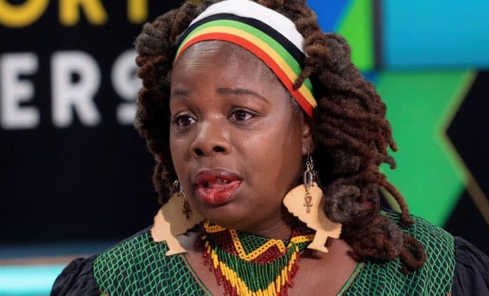 Ngozi Funali- embrouille royale