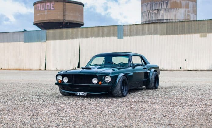 retromobile-ford-mustang-belmondo-artcurial