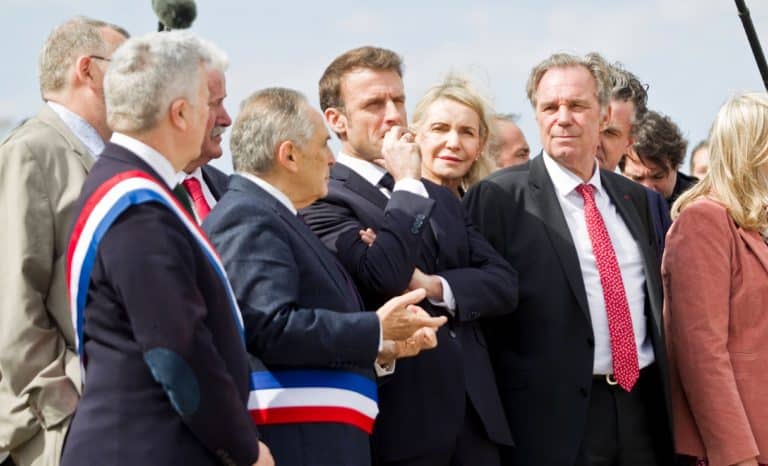 Macron se met les bègues à dos