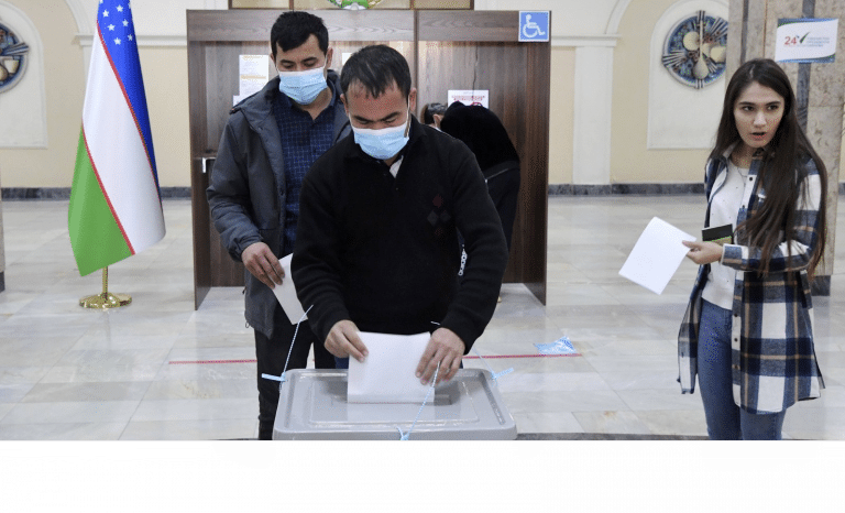 Référendum en Ouzbékistan: Tachkent cherche son modèle de développement