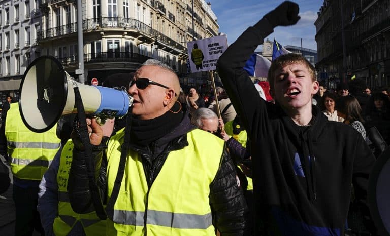 Retraites: la France peut-elle encore se payer le luxe de ce faux débat?