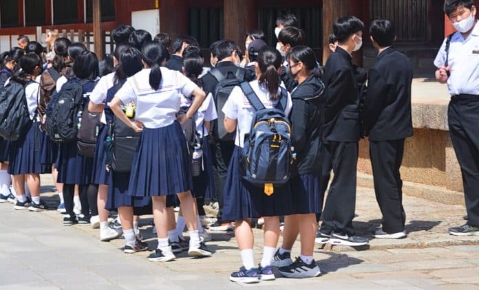 brighelli-japon-uniforme-scolaire