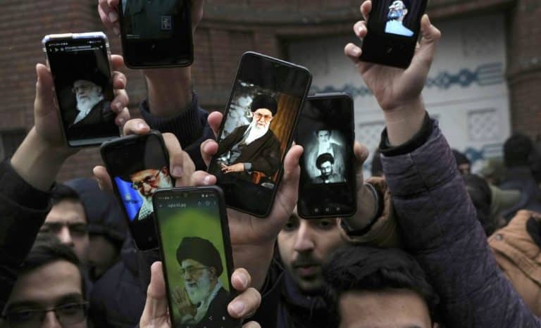 Iran: avant de bloquer les réseaux sociaux, le régime les pourrit