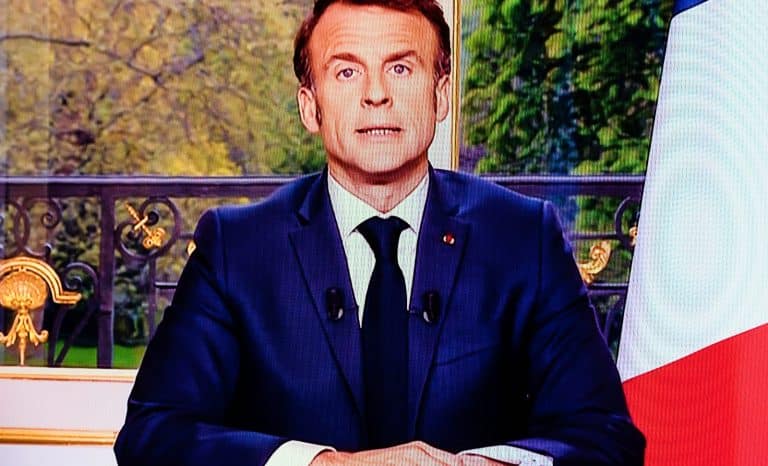 Macron, encore plus sourdingue que Quasimodo!