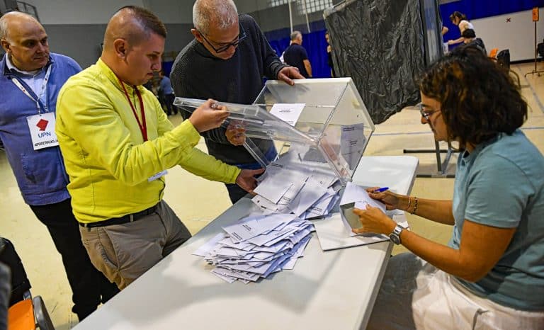 La gauche espagnole boit la tasse et convoque des élections nationales anticipées